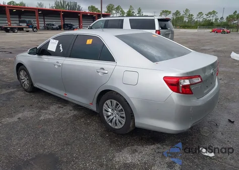 2012 Toyota Camry Le z USA, uszkodzony, nr VIN 4T1BF1FK3CU047697